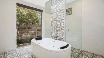 House, 2 Bedrooms | Bathroom | Separate bathtub and shower, hair dryer, bathrobes, towels