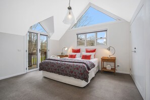 2 habitaciones, tabla de planchar con plancha y ropa de cama 