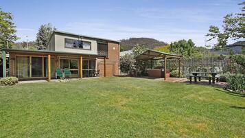 House, 5 Bedrooms | Terrace/patio