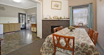 Le Chateau - Centrally located