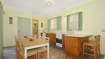 House, 3 Bedrooms | In-room dining