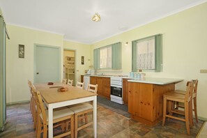 House, 3 Bedrooms | In-room dining - River's Reach - Bright (Bright)