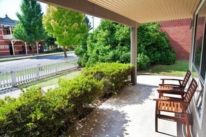 Terrace/patio - 4 Anderson - In the Heart of Bright (Bright)