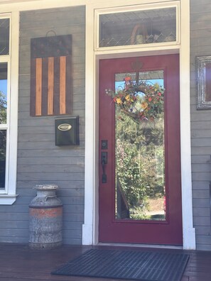 Exterior detail - 6600 Sq Ft seven bedroom Vacation Rental Near Lava Hot Springs (Bancroft)
