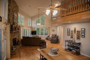 TV, fireplace, DVD player, table football - Beautiful 4 bedroom Lakehouse on a deep water cove on Lake Greenwood. (Greenwood)