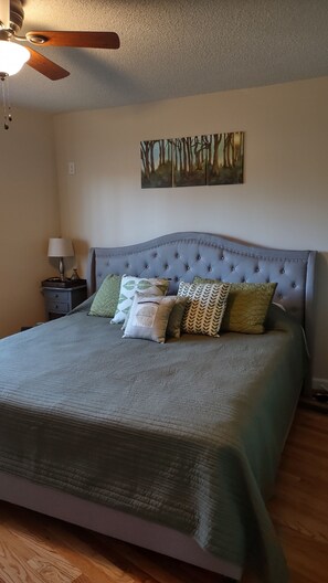 4 bedrooms, in-room safe, desk, iron/ironing board