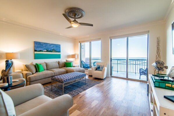 Een televisie en een dvd-speler