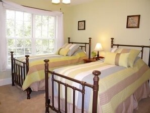 5 habitaciones, tabla de planchar con plancha y wifi gratis