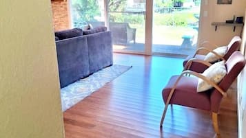 Smart-tv, tv-spel, dvd-spelare och böcker