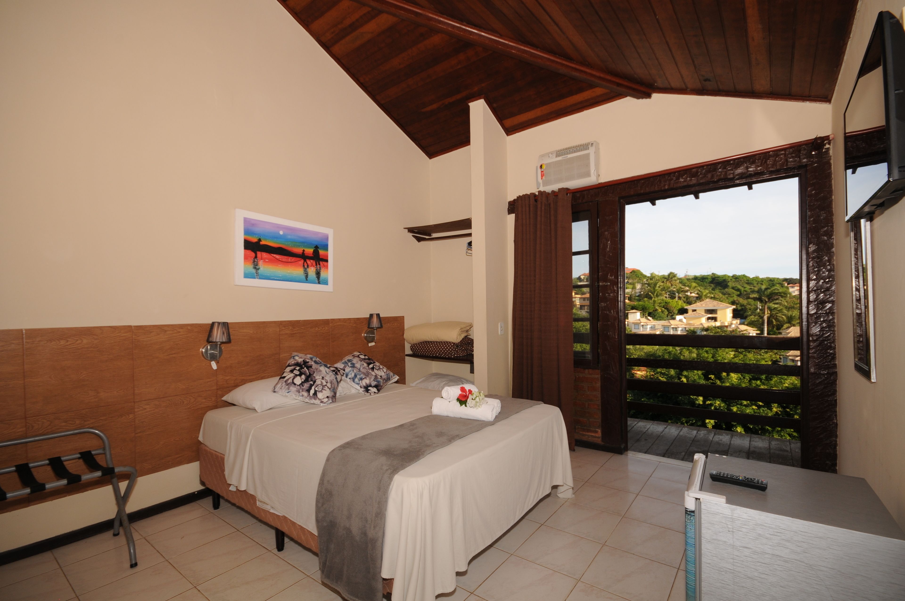 Quarto Duplo Standard | Minibar, in-room safe, blackout curtains, free WiFi