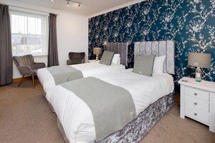 Twin Room | Egyptian cotton sheets, premium bedding, desk, iron/ironing board