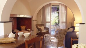 Svit Deluxe (with garden) | Sängtillbehör av högsta kvalitet, duntäcken och minibar