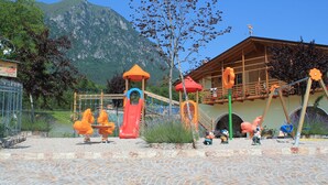Zona de juegos infantil al aire libre