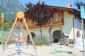 Children’s play area – outdoor - Agriturismo Maso Alle Rose (Bleggio Superiore)