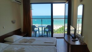Desk, iron/ironing board, free WiFi, bed sheets - Hotel Shipka Beach (Sunny Beach)