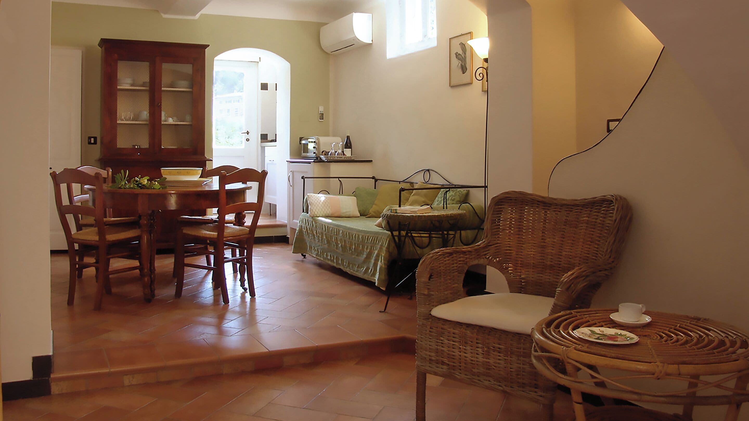 Smart TV 40-inci dengan saluran TV satelit