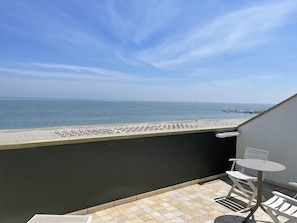 Habitación doble, terraza | Caja fuerte, wifi gratis, ropa de cama