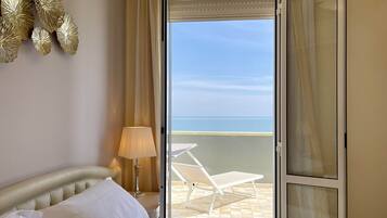 Habitación doble, Terraza | Caja de seguridad en la habitación, wifi gratis y ropa de cama