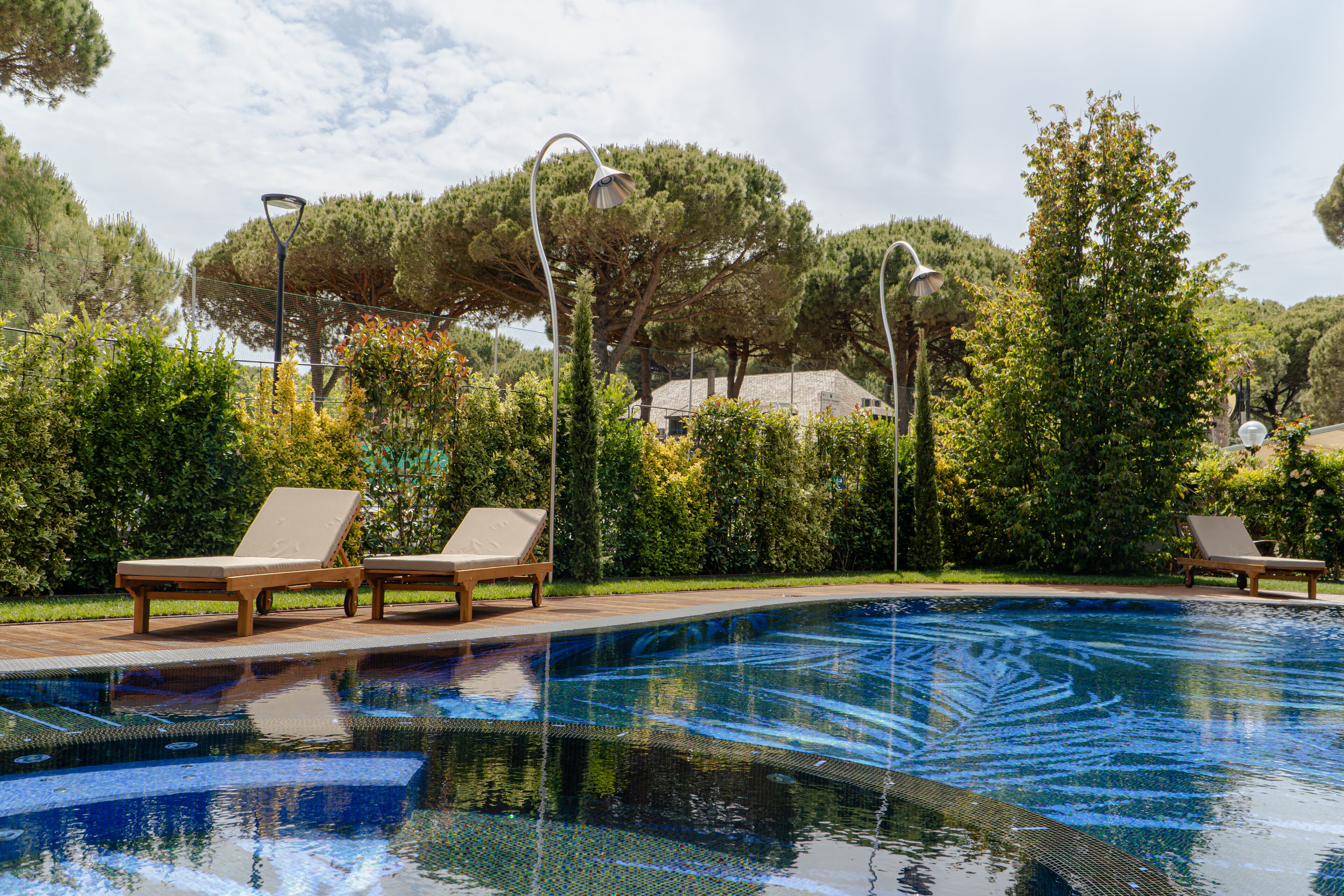 Seasonal outdoor pool, pool umbrellas, sun loungers