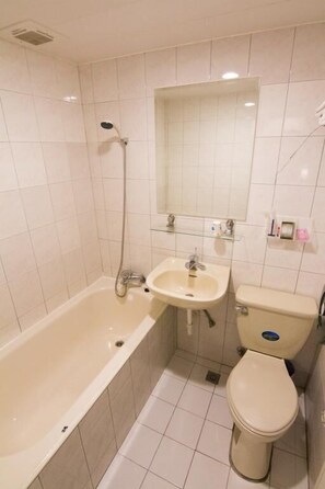 Doppia Standard | Bagno | Set di cortesia gratuito, asciugacapelli, pantofole, asciugamani