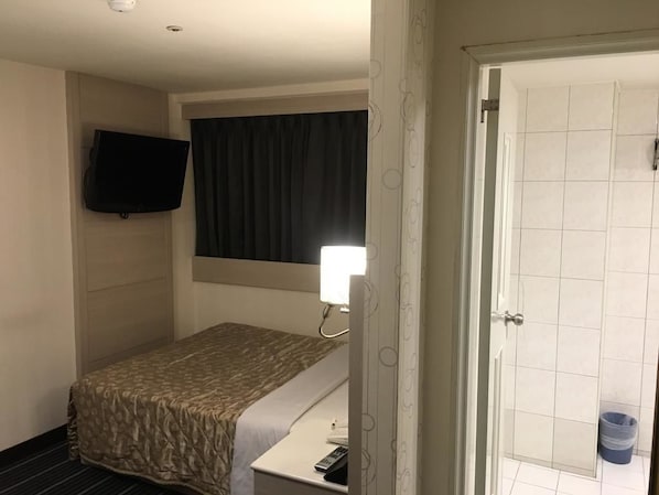 Standard Double Room | Desk, blackout drapes, free WiFi