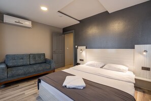 Premium bedding, in-room safe, desk, free cots/infant beds - Element Residence (Istanbul)