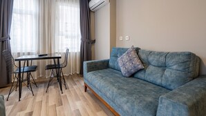 Premium bedding, in-room safe, desk, free cots/infant beds - Element Residence (Istanbul)