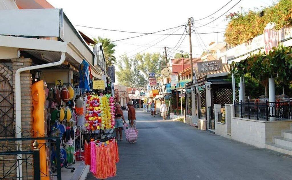 A street with shops and a sign for 'Jungle Harry's'.