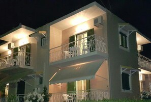 Property grounds - Vicky's Guesthouse (Corfu)