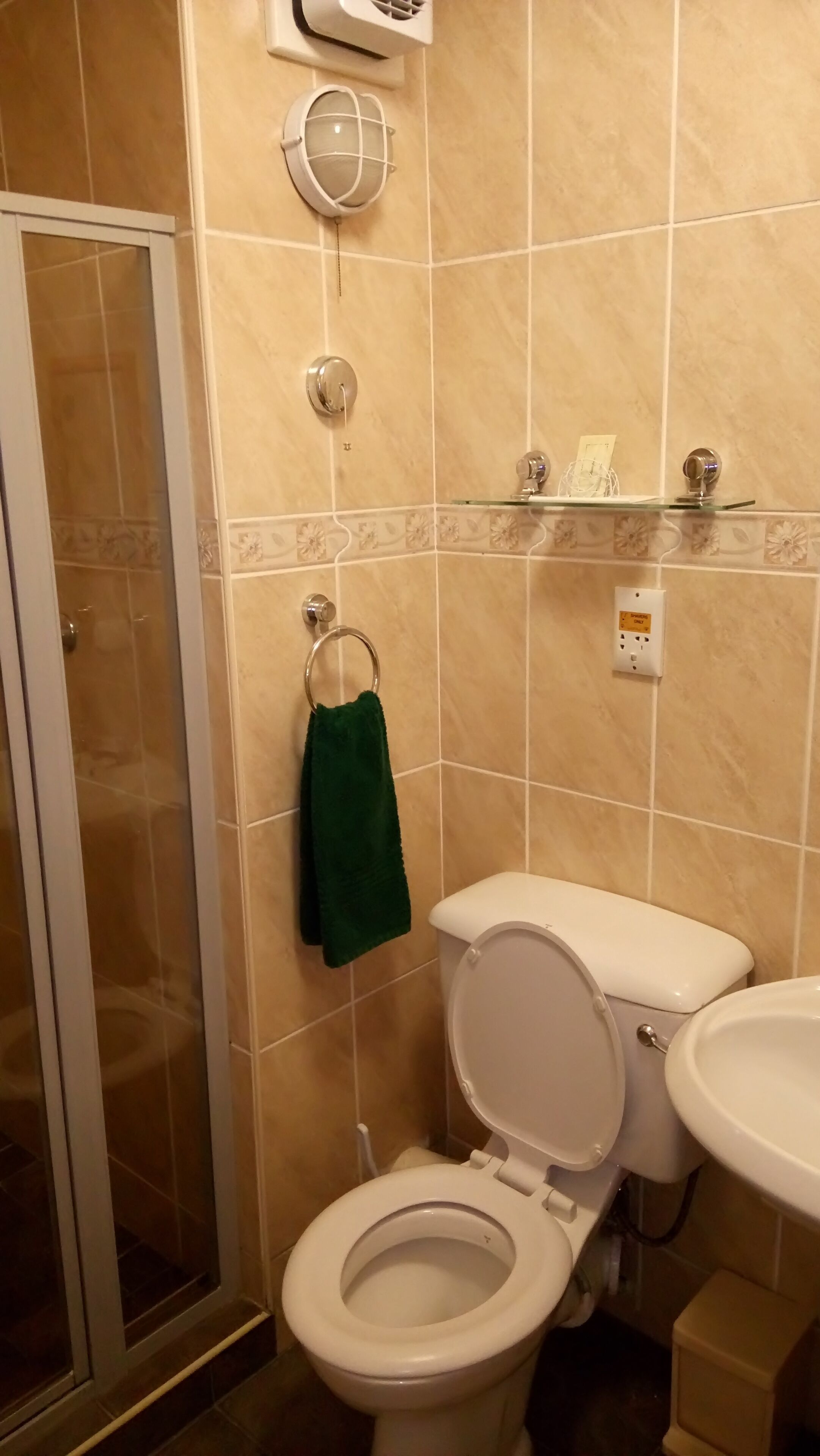 business double room, 1 double bed | bathroom | shower, free toiletries, towels