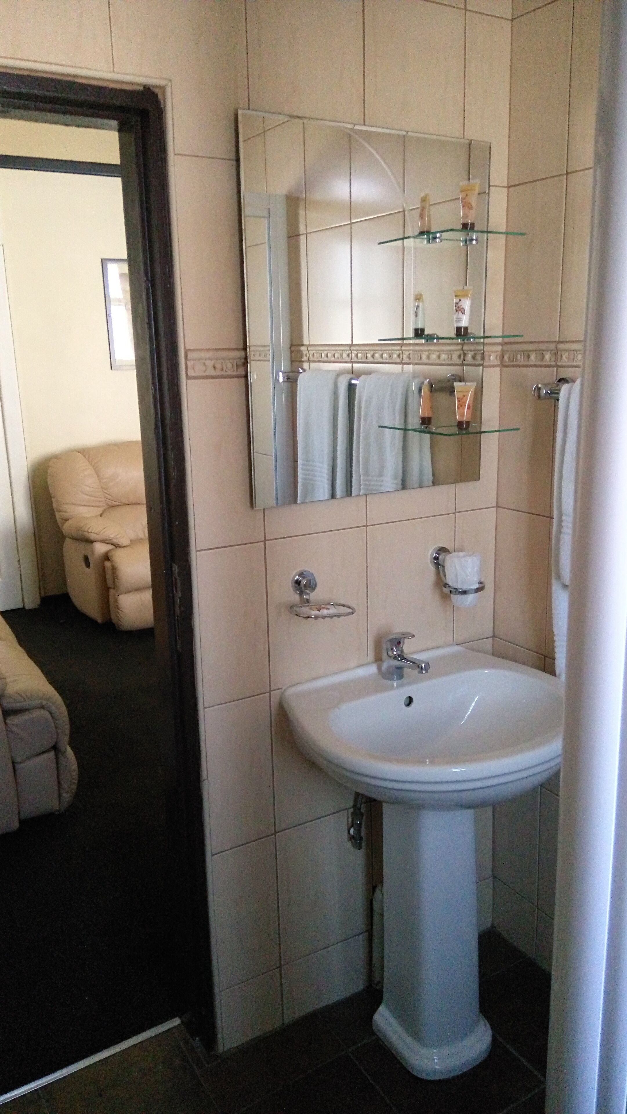 executive suite, 1 queen bed, refrigerator | bathroom shower