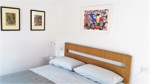 Chambre Double Classique | Bureau, chambres insonorisées, fer et planche à repasser