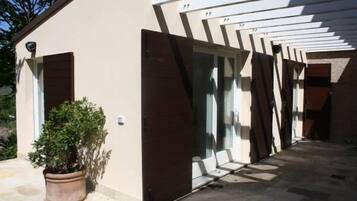 Apartment, 1 Bedroom, Garden View | Teres/patio
