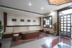 Lobby sitting area - OYO 5539 Merit Hotel (Agra)
