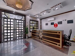 Reception - OYO 5539 Merit Hotel (Agra)