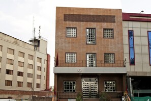 Front of property - OYO 5539 Merit Hotel (Agra)