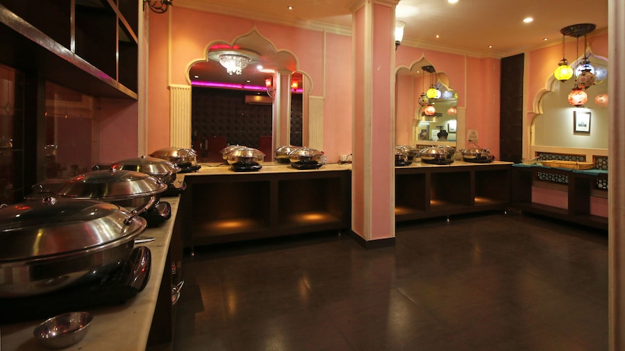 OYO 8095 Hotel Taj Castle