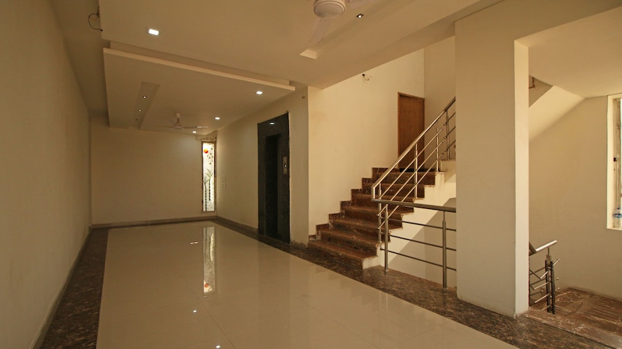 OYO 8095 Hotel Taj Castle