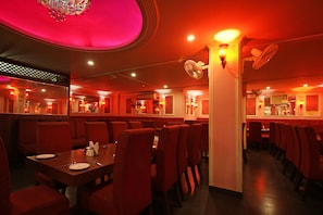 Restaurant - OYO 8095 Hotel Taj Castle (Agra)