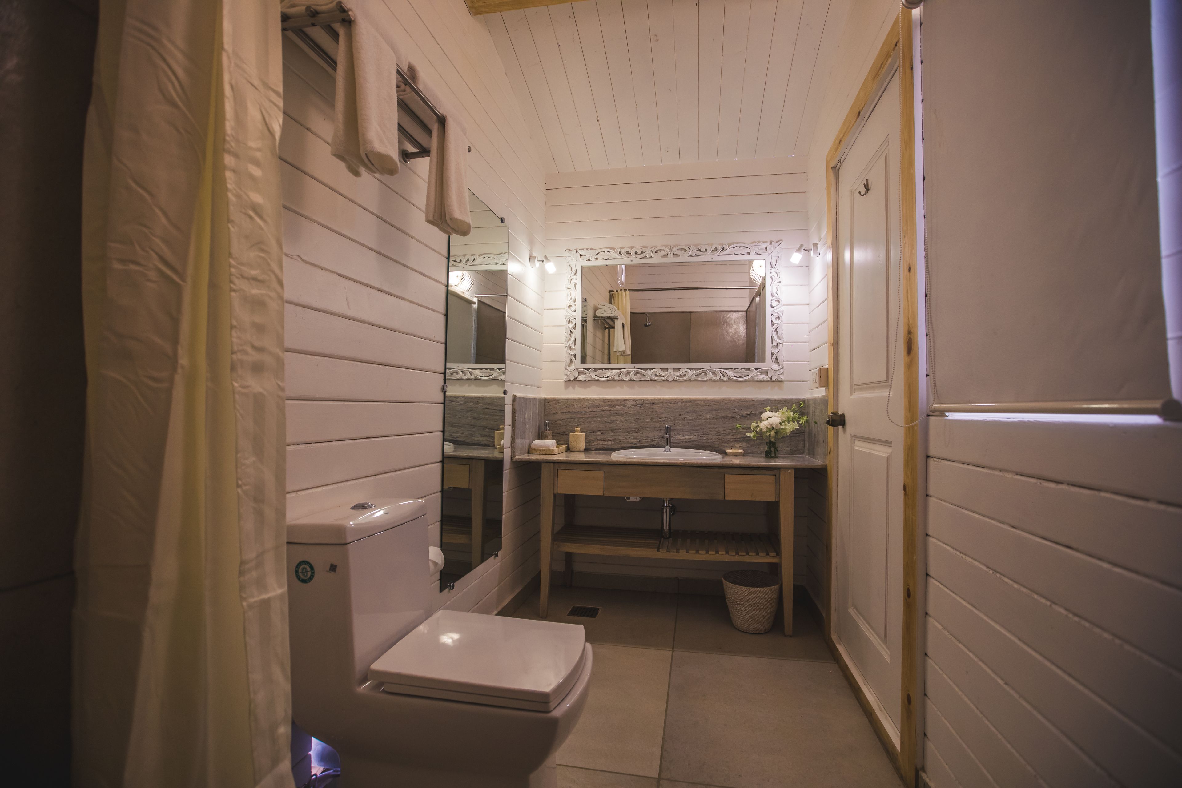 shower, free toiletries, towels