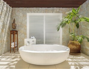 Standard Villa | Bathroom | Rainfall showerhead, hair dryer, bathrobes, slippers - Baan Kimsacheva (Koh Samui)