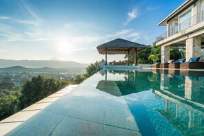 Outdoor pool, sun loungers - Baan Kimsacheva (Koh Samui)