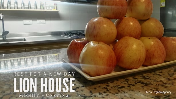 Apartamento estándar, 3 habitaciones, 2 baños, planta baja | Cocina privada | Frigorífico, microondas, placa de cocina y utensilios de cocina
