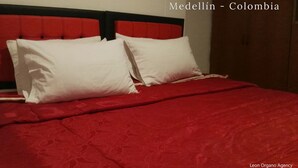 Apartamento est ándar, 3 habitaciones, 2 baños, planta baja | 3 dormitorios, ropa de cama de alta calidad, edredones de plumas
