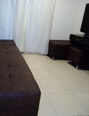 Standard Apartment, 3 Bedrooms, 2 Bathrooms, Ground Floor | Living room | 52-inch LED TV with digital channels, TV, Netflix - Lion House Medellin (Medellín)