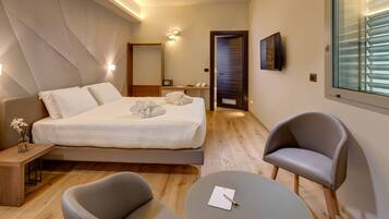 Junior Suite | Premium bedding, down comforters, minibar, in-room safe