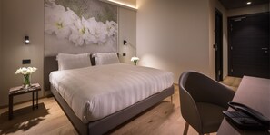 Bộ đồ giường cao cấp, chăn bông, minibar, két bảo mật tại phòng 