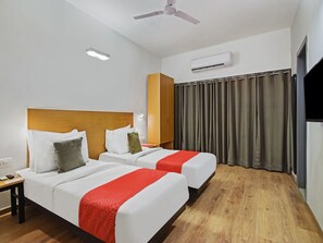 Double or Twin Room | Free WiFi - OYO Townhouse 030 Ashram Road Ahmedabad (Ahmedabad)