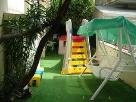 Área de juegos infantiles al aire libre