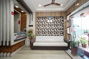 Reception - OYO 4816 Hotel Ganpati Plaza (Ajmer)